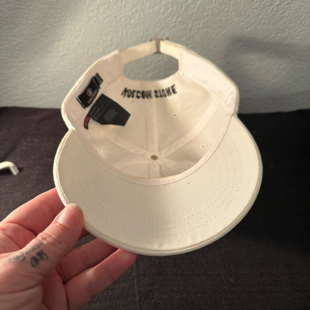Volcom Stone Women’s Hat W Roses - Picture 3 of 5